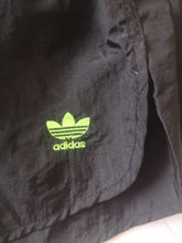 Load image into Gallery viewer, Authentic Shorts Adidas 1970-80&#39;s Vintage
