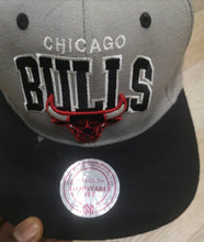 Load image into Gallery viewer, Casquette Chicago Bulls NBA Snapback Mitchell &amp; Ness
