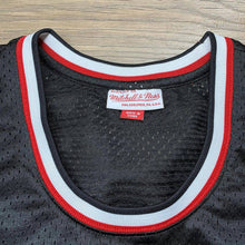 Load image into Gallery viewer, Jersey Miami Heat NBA Mitchell and Ness collection
