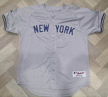 Load image into Gallery viewer, Jersey Derek Jeter #2 New York Yankees MLB World Series Champions 2009 Majestic
