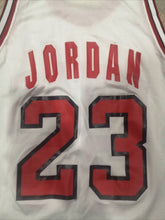 Load image into Gallery viewer, Vintage jersey Michael Jordan #23 Chicago Bulls NBA 1990&#39;s White
