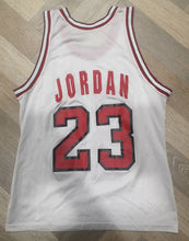 Load image into Gallery viewer, Vintage jersey Michael Jordan #23 Chicago Bulls NBA 1990&#39;s White
